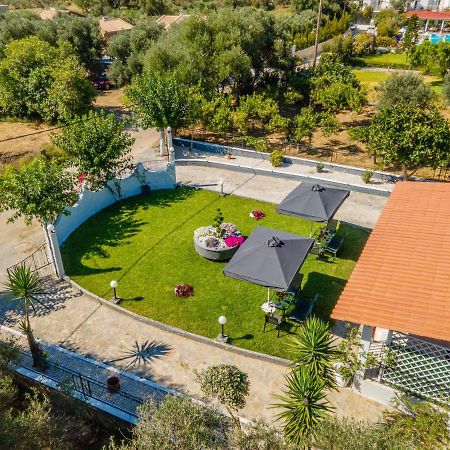 Afroditi Holiday Home - Yellow Apartment Свороната Екстериор снимка